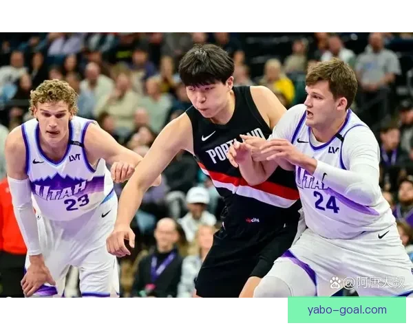 开拓者全家福大合照：杨瀚森C位领衔，利拉德昔日位置成回忆